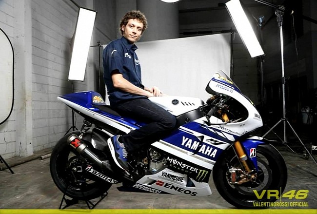 Jorge Lorenze va Valentino Rossi gioi thieu mau MotoGP 2014 moi cua Team Blue - 11