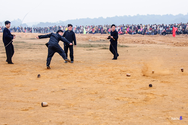 Den Bac Ha xem dua ngua - 9