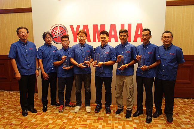 Doi hinh cac tay dua cua Yamaha Factory Racing mua giai 2014 - 4