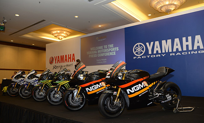 Doi hinh cac tay dua cua Yamaha Factory Racing mua giai 2014 - 7