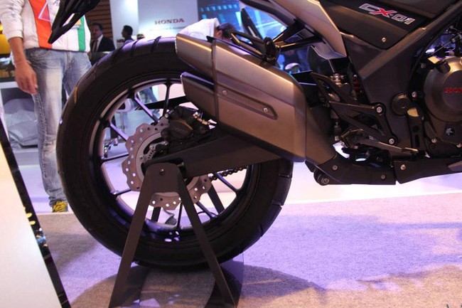 Honda CX01 Xe nakedbike phong cach streetfighter - 3