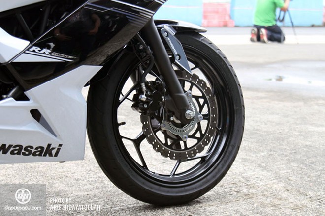 Kawasaki gioi thieu sportbike Ninja RR Mono 250cc - 6