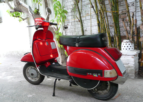 Động cơ Vespa PX 150 có dung tích thực 151cc với tốc độ cao nhất đạt tới  90kmh  2banhvn