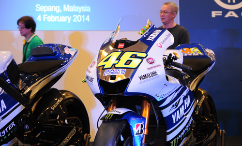 Nhung thay doi tren chiec Moto Yamaha YZRM1 2014 - 7