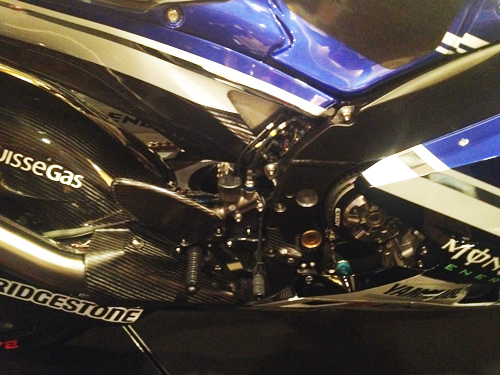 Nhung thay doi tren chiec Moto Yamaha YZRM1 2014 - 14