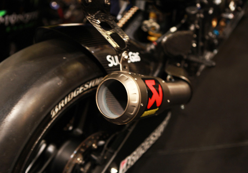 Nhung thay doi tren chiec Moto Yamaha YZRM1 2014 - 16