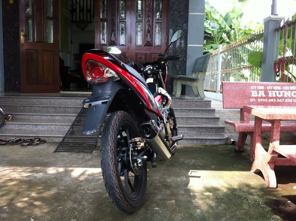 Satria F150 2013 phien ban sv Hutech va nhung nguoi ban - 2