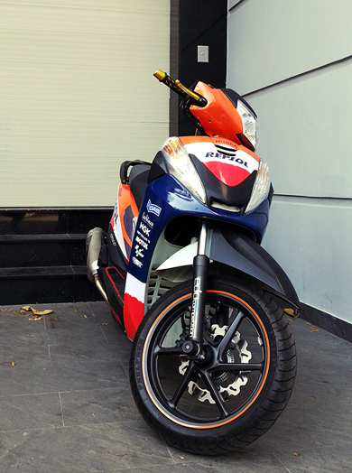 Sh300i do phien ban dua Repsol - 2