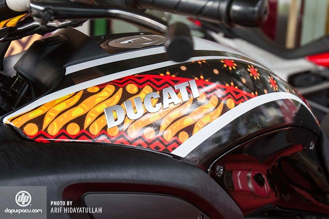 Sieu mo to Ducati trang tri hoa van doc dao - 11