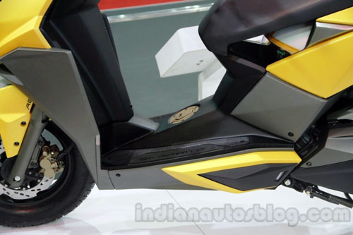 TVS Graphite concept Scooter phong cach may bay tang hinh - 8
