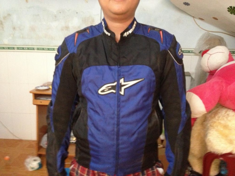 Ao giap Alpinestars co gu kieu dang GP xanh den rat dep hinh that - 3