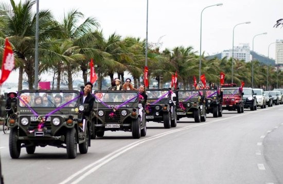 Doan xe Jeep ruoc dau tai Quang Ninh