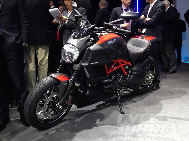 Ducati gioi thieu mau Diavel 2015