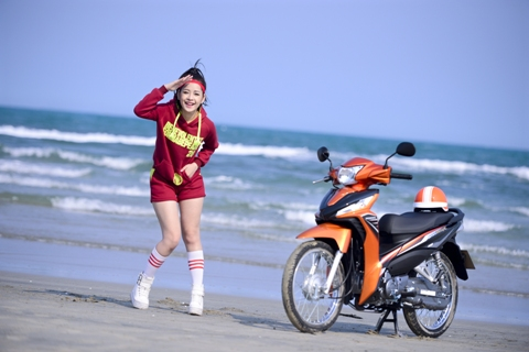 Honda Wave RSX 2014 sanh doi cung hotgirl Chi Pu - 8