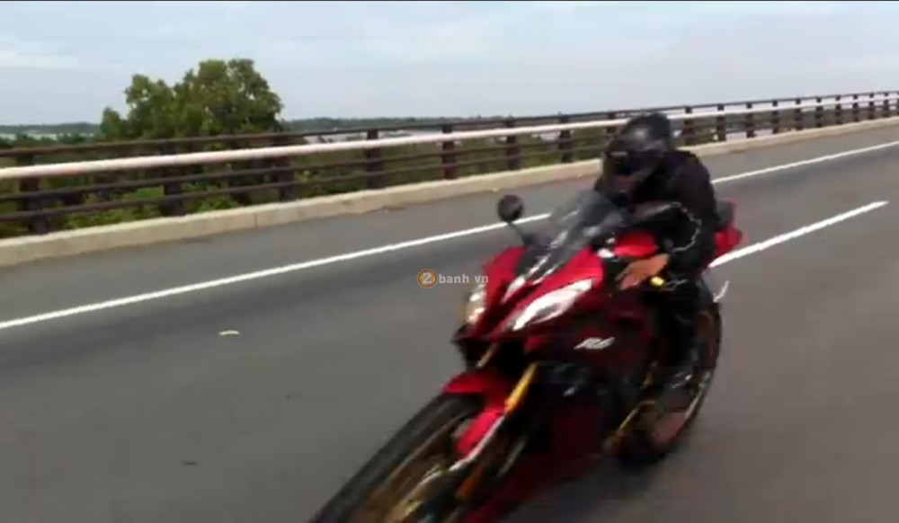 Viet Nam Top speed Suzuki GSXR 750 Vs Yamaha R6 - 2