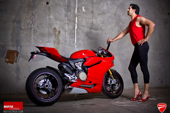 Anh hot girl VS Ducati 1199 - 4