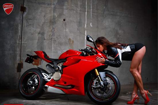 Anh hot girl VS Ducati 1199 - 15