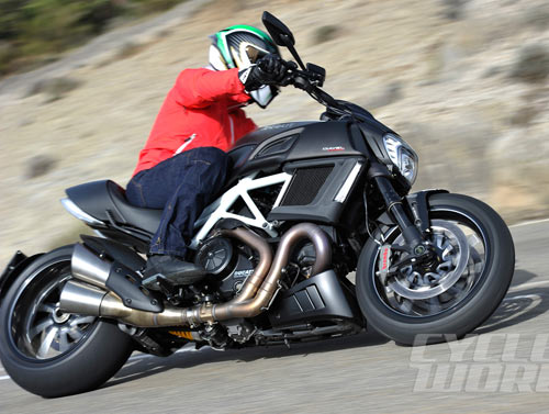 Ducati Diavel 2015 cong bo gia