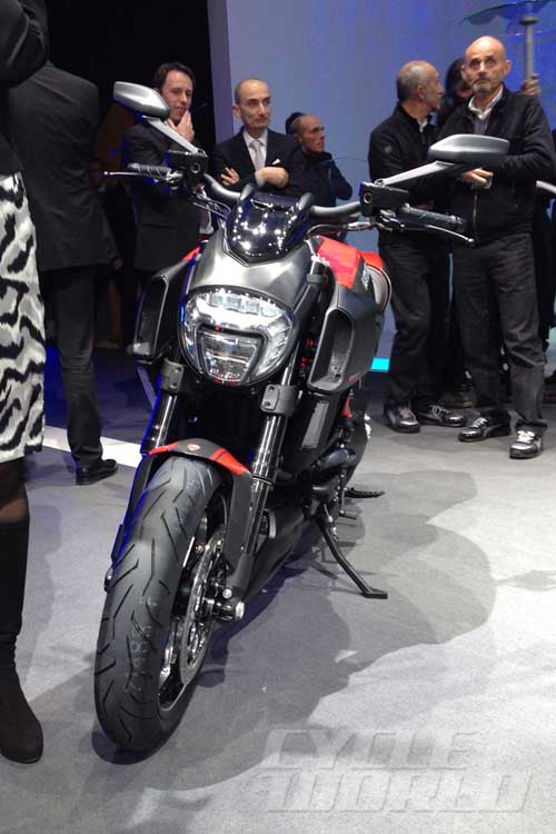 Ducati Diavel 2015 cong bo gia - 5