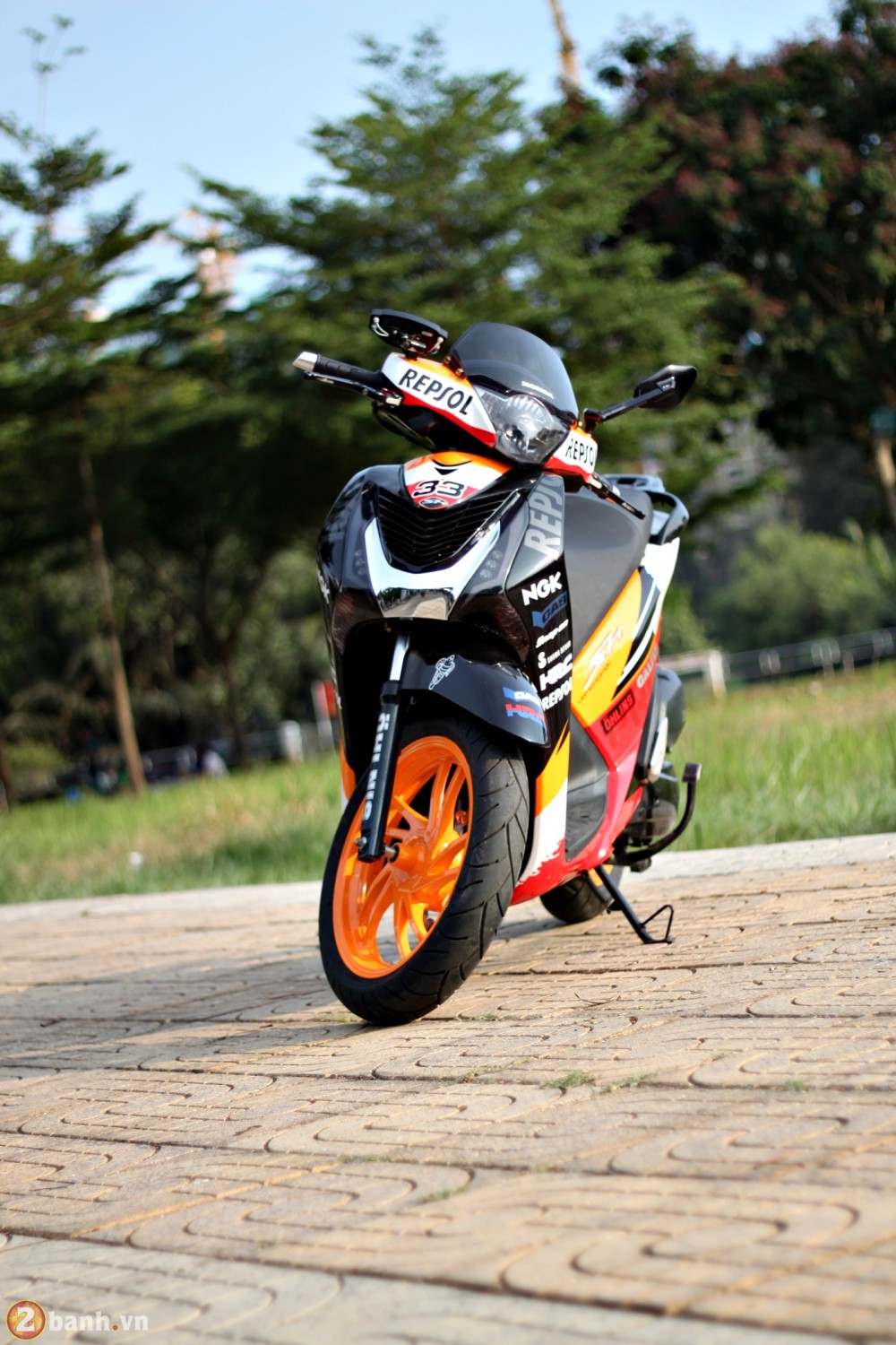 Honda SH phien ban Repsol MotoGP - 5