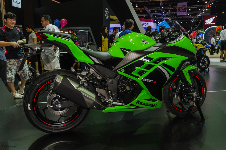 Kawasaki Ninja 300 ABS Dan dau phan khuc mo to 300cc