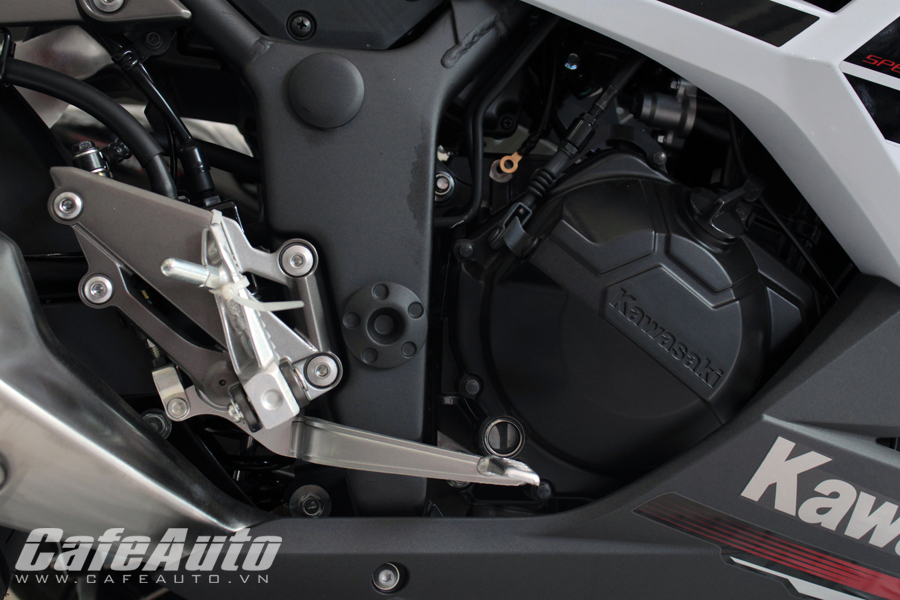 Mau sportbike Kawasaki Ninja 300 SE 2014 co trang bi ABS ma em can luc chup anh va review - 10