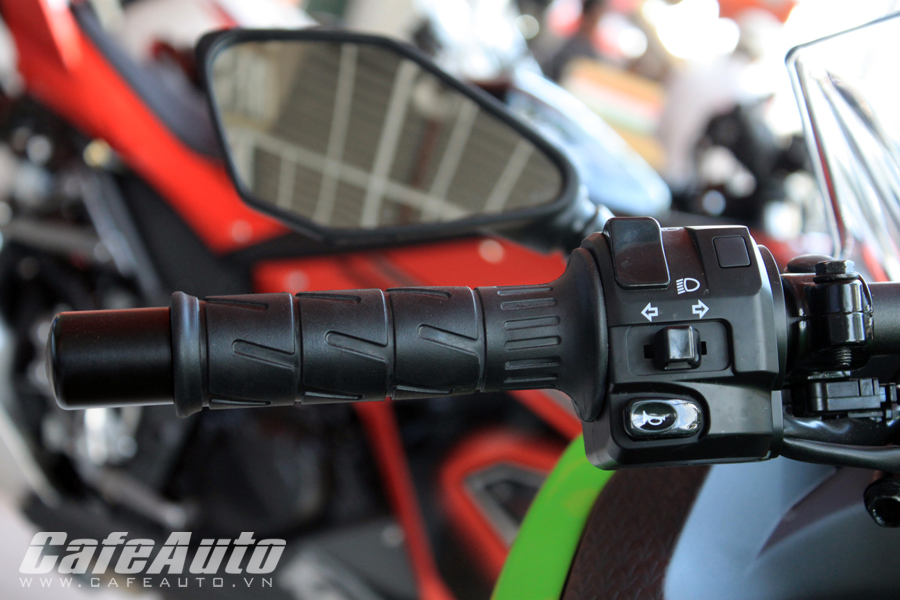 Mau sportbike Kawasaki Ninja 300 SE 2014 co trang bi ABS ma em can luc chup anh va review - 11
