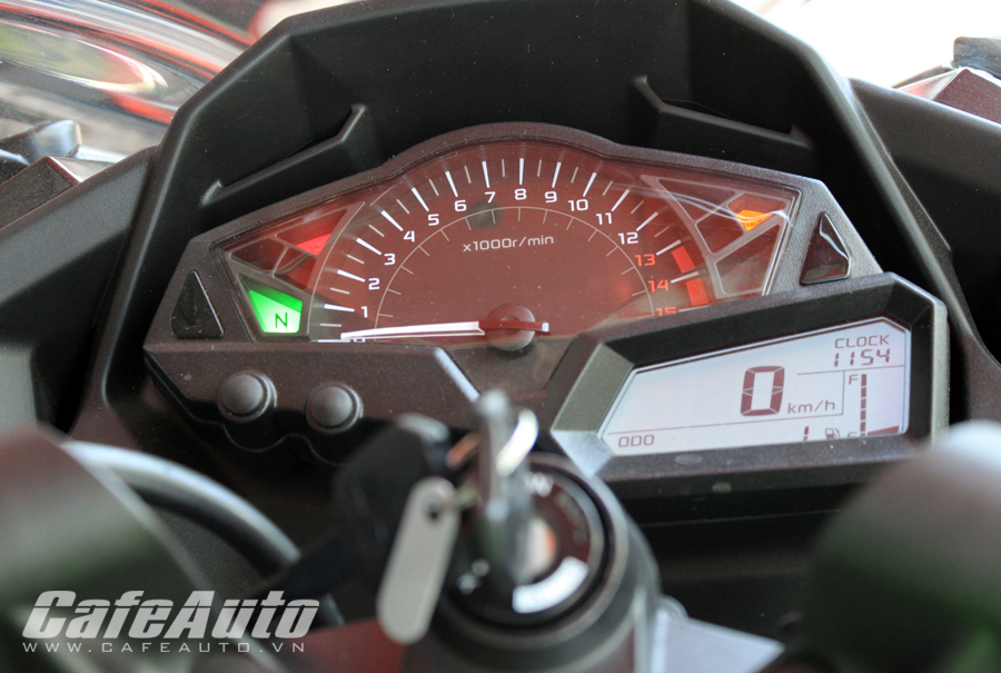 Mau sportbike Kawasaki Ninja 300 SE 2014 co trang bi ABS ma em can luc chup anh va review - 12