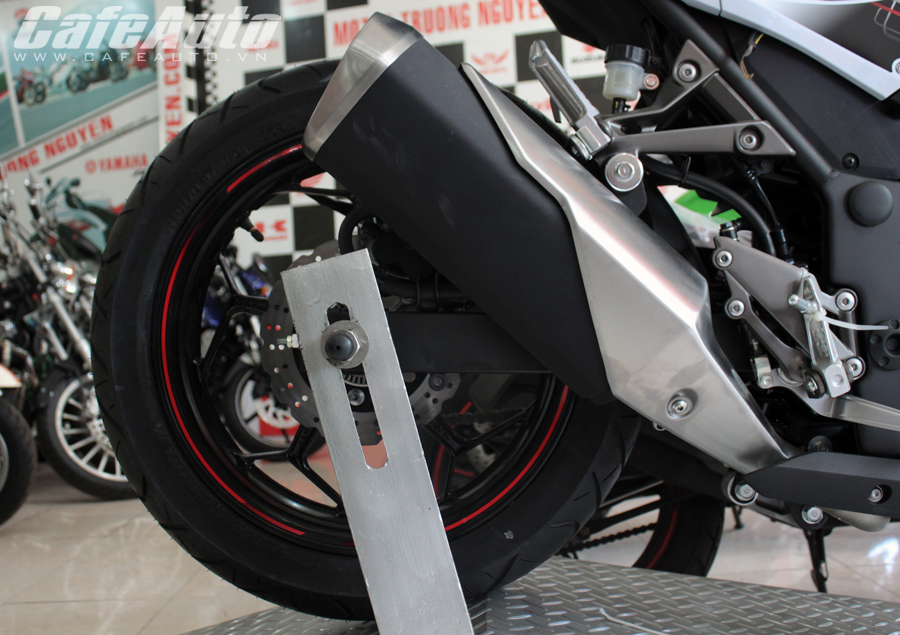 Mau sportbike Kawasaki Ninja 300 SE 2014 co trang bi ABS ma em can luc chup anh va review - 14