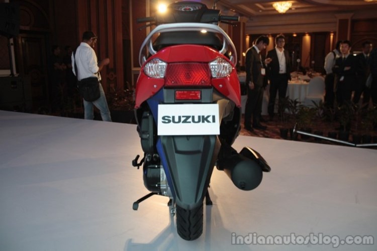Suzuki ra mat tay ga 14 trieu dong chi ngon 16lit xang100km - 7