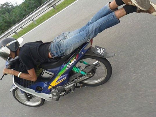 Tu the doc dao khi nai Honda dream - 3