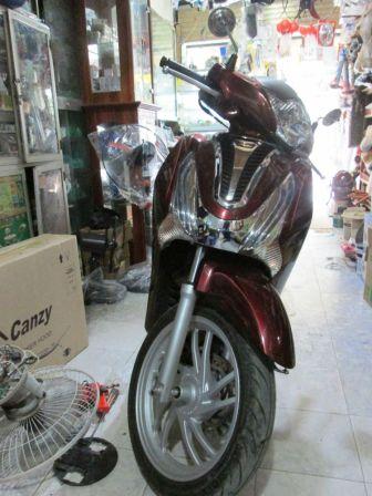 Vu hang loat xe SH125i bi to loi duoc lam vat trung bay gioi thieu - 3