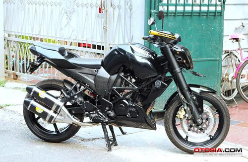 Yamaha FZ16 Byson do phong cach Ducati Streetfighter - 2