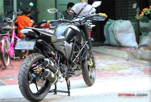 Yamaha FZ16 Byson do phong cach Ducati Streetfighter - 3