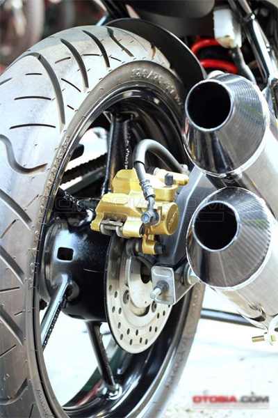 Yamaha FZ16 Byson do phong cach Ducati Streetfighter - 7