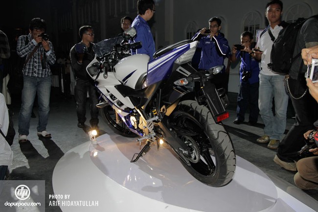 Yamaha R15 20 2014 cuc ki hut khach tai Indonesia - 8