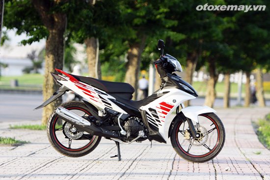 Can canh Yamaha Exciter RC 2014 voi bo tem moi - 2