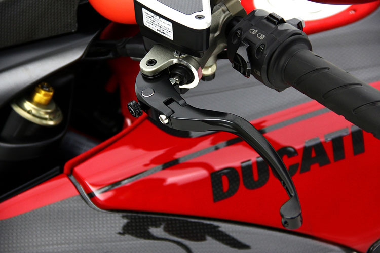 Ducati Diavel doc dao va pha cach - 7