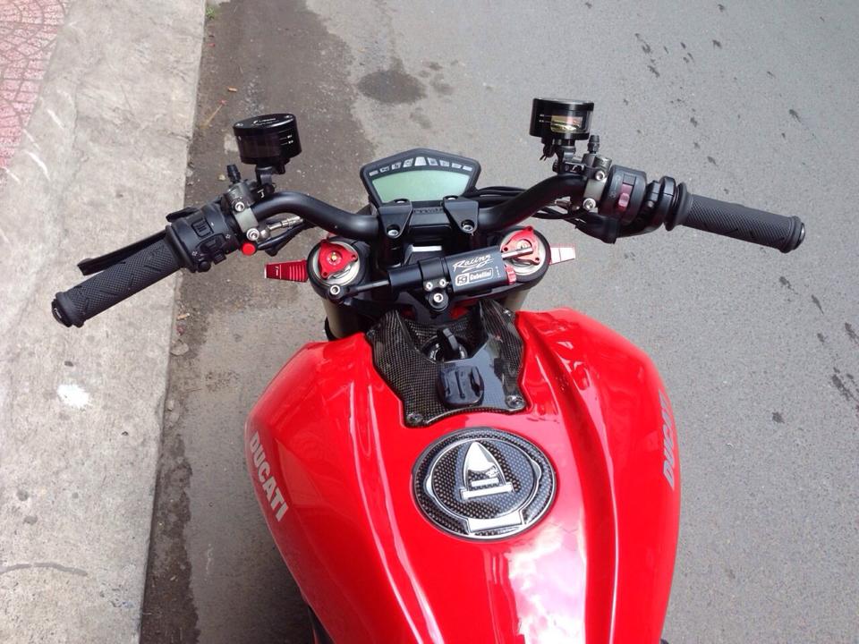 Ducati Streetfighter 848 2013 vo nhieu do choi o Viet Nam - 2