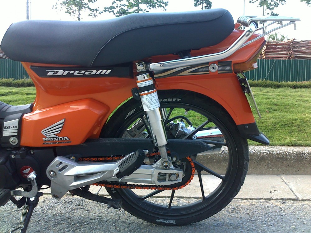 Honda dream do phien ban chat doc mau da cam cuc phong cach - 5