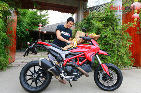 Johnny Tri Nguyen tau them Ducati Hypermotard - 4