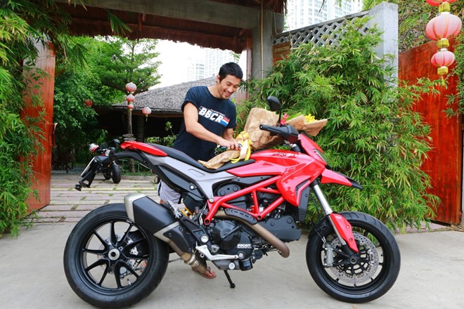 Johnny Tri Nguyen vua sam sieu xe cua Ducati Hypermortard
