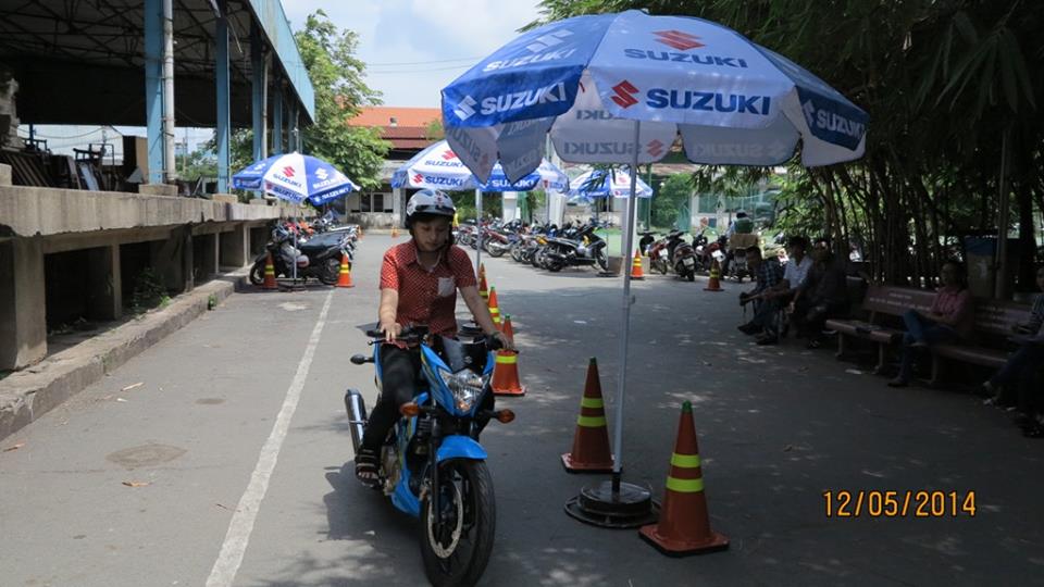 Sinh vien DH Hong Bang chay thu Suzuki Raider 150 - 3