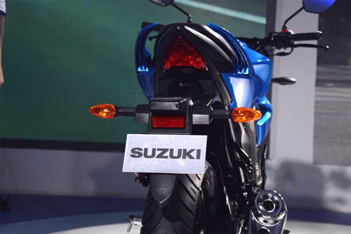 Suzuki Gixxer se duoc chao ban tai Indonesia voi gia 1090 USD - 7