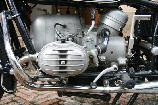 BMW R50 dong moto co quy hiem tren pho Sai Gon danh cho FA - 6