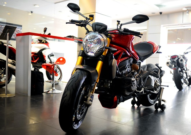 Can canh Ducati Monster 1200S lan dau xuat hien tai Ha Noi
