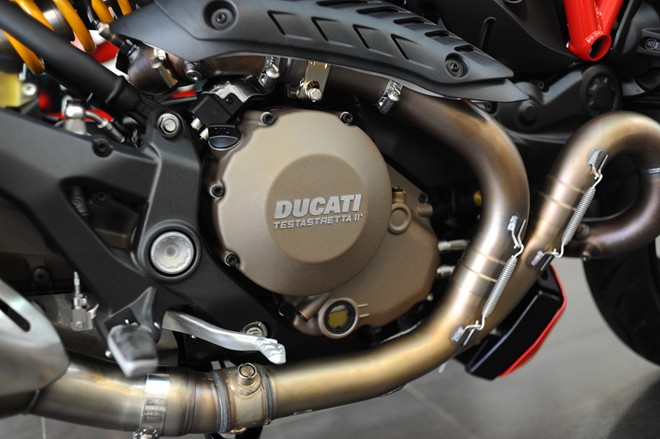 Can canh Ducati Monster 1200S lan dau xuat hien tai Ha Noi - 3