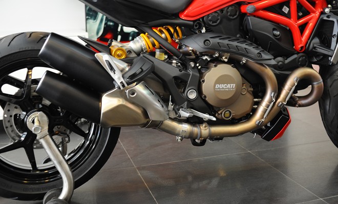 Can canh Ducati Monster 1200S lan dau xuat hien tai Ha Noi - 4
