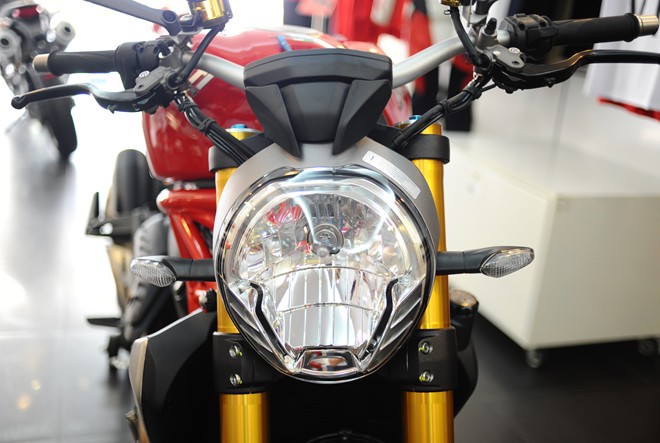 Can canh Ducati Monster 1200S lan dau xuat hien tai Ha Noi - 5