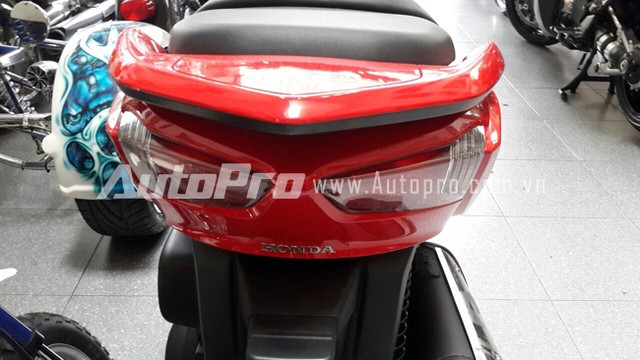 Can canh Honda Forza 300 2014 vua ve den Ha Noi - 15